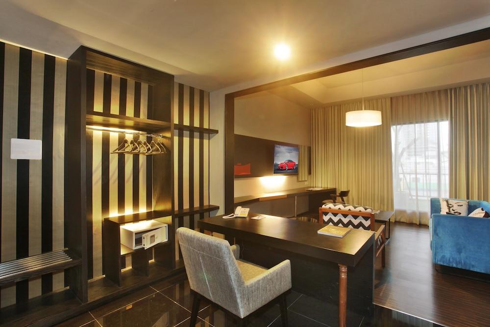 Cabin Hotel Jakarta Exterior foto